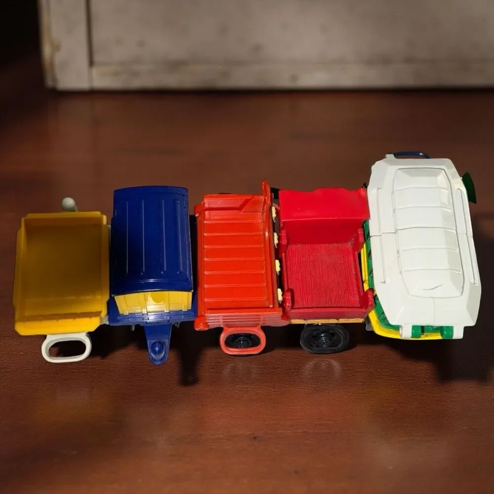 GeoTrax Fisher Price Passenger Transport Trolly & Red Caboose Train Cars A42